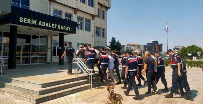 Serik’te aranan 7 hükümlü JASAT ekiplerince yakalandı