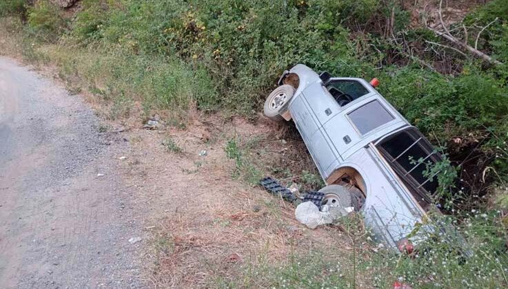 Yangın ekibine yemek götüren araç şarampole yuvarlandı