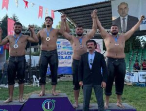 Kemer Belediyesi güreşçileri kürsüye çıktı