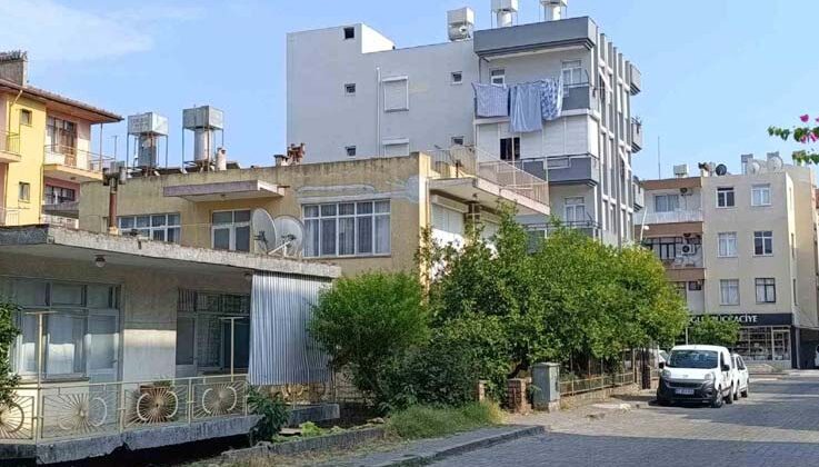 Kız kardeşi tarafından evinde ölü halde bulundu