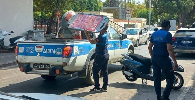 Manavgat Belediyesi, kamu alanlarını işgal eden uygulamalara karşı denetimlerini sürdürüyor