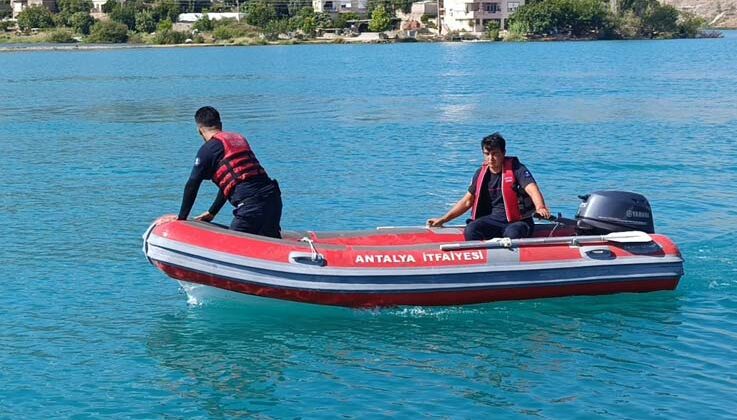 Yeğeninin düşen terliğini almak için girdiği baraj gölünde kayboldu