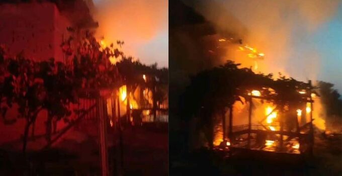 Antalya’da alev alev yanan ev kullanılamaz hale geldi