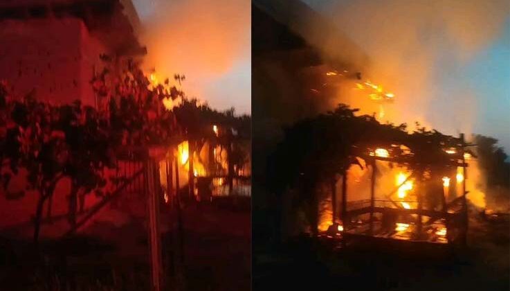 Antalya’da alev alev yanan ev kullanılamaz hale geldi