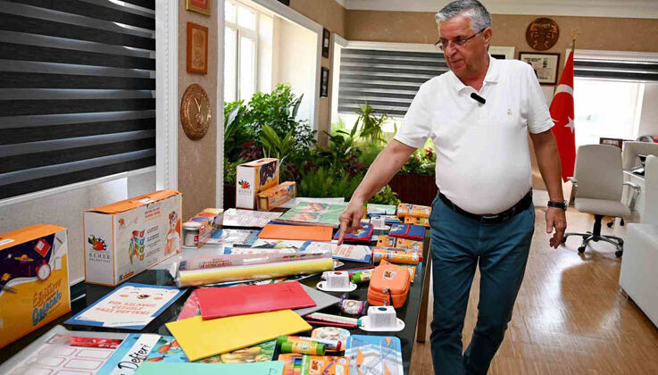 Kemer Belediyesi’nden 6 bin 500 öğrenciye ücretsiz kırtasiye malzemesi