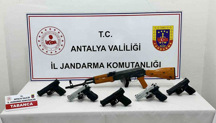 Jandarmadan ruhsatsız silah operasyonu: 5 tabanca ele geçirildi