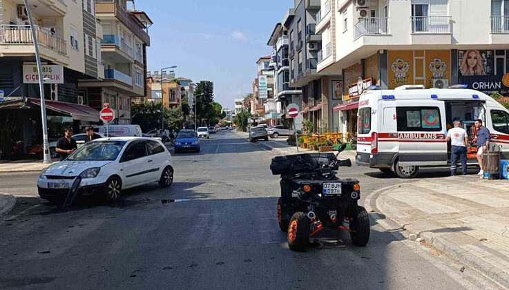 Manavgat’ta otomobilin çarptığı ATV sürücüsü yaralandı