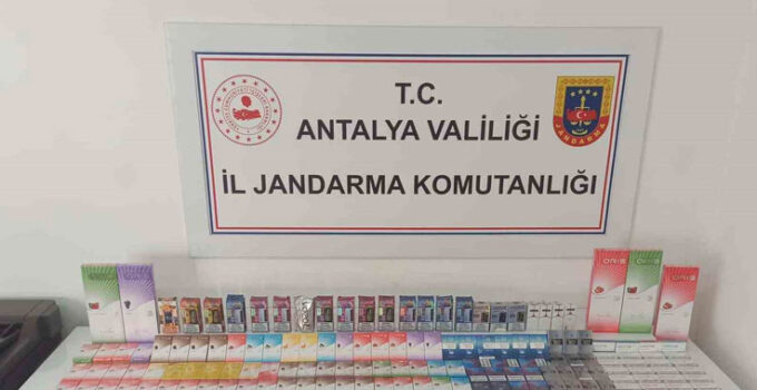 Alanya’da kaçak sigara operasyonunda çok sayıda malzemeye el konuldu