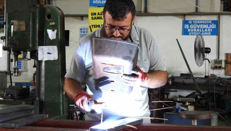 Belediye atölyesi üretiyor, Kepez güzelleşiyor