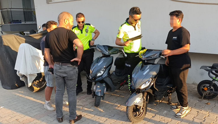 Motosikletleri bırakıp kaçtılar, yakalanınca “Biz minibüsle geldik” dediler
